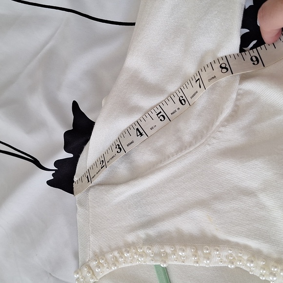 Elegant White Shrug - Picture 10 of 10